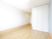 空間広い居室の壁と床