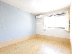 シンプルな空間の居室