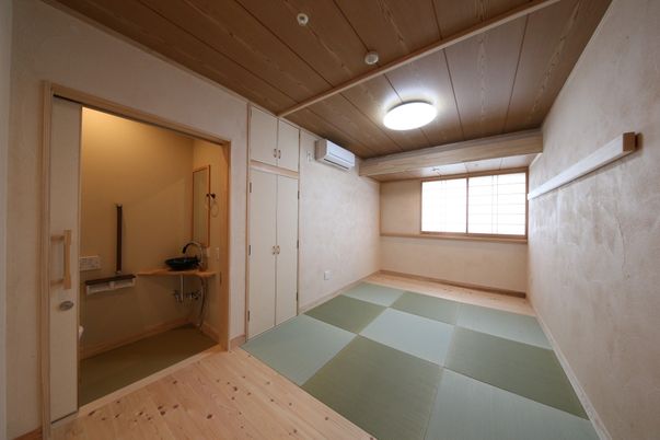 木目調の居室