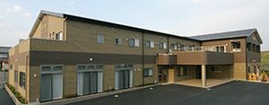 広々とした建物外観