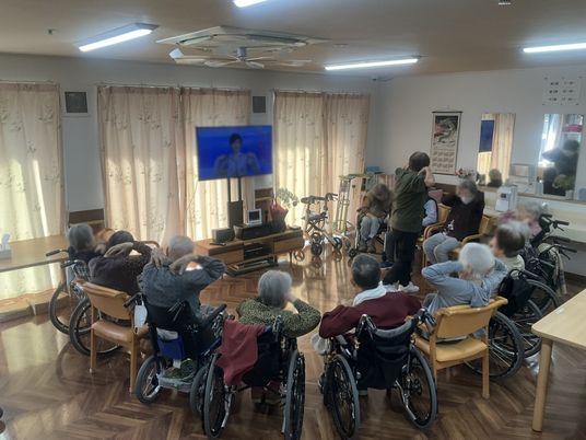 テレビを見る集まり室
