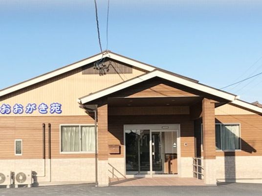 建物正面の外観  