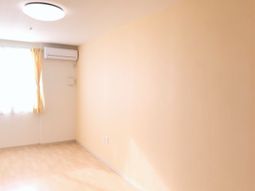 空間広々の明るい居室