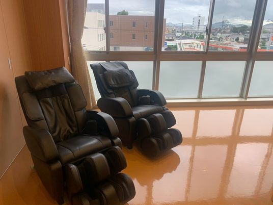 マッサージチェアのある休憩室  