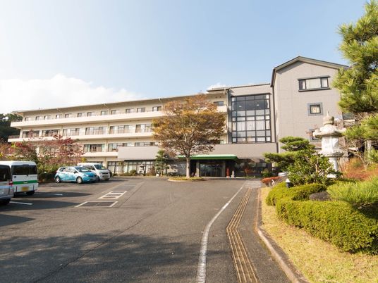 広々とした施設の外観