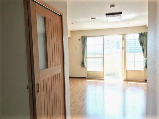 明るい居室の一角