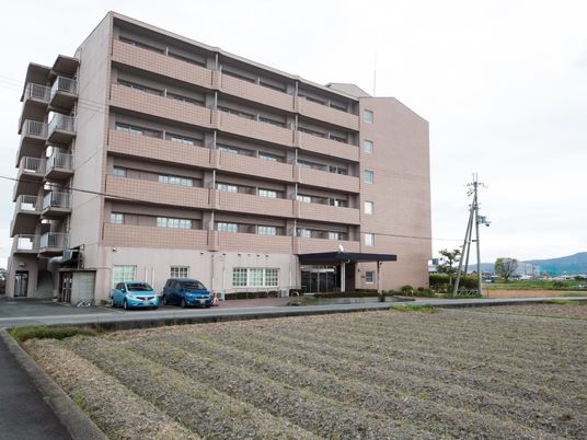 多階層の建物外観