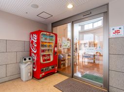 自販機とエントランス