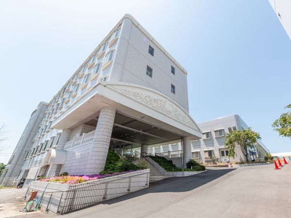モダンな建物の外観