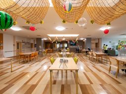 和気あいあいとした食堂風景