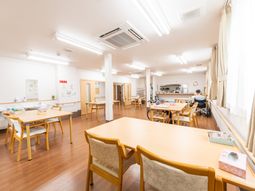 明るいダイニングルーム