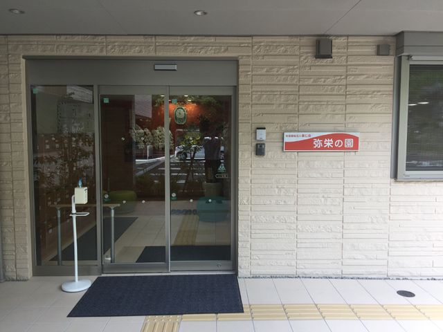 エントランスの自動扉
