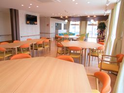 明るいダイニング空間