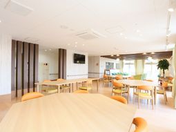 明るい共有ダイニング