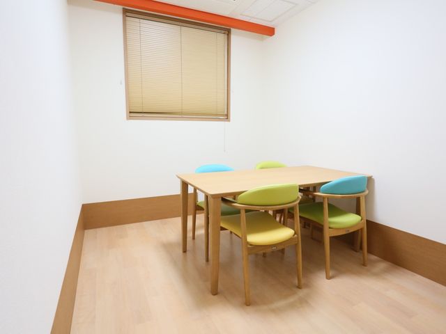 シンプルな会議室