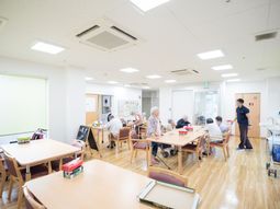 明るい多目的空間