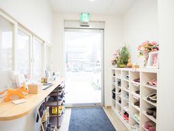 玄関と靴箱の明るい空間
