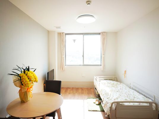 明るい個室の居室