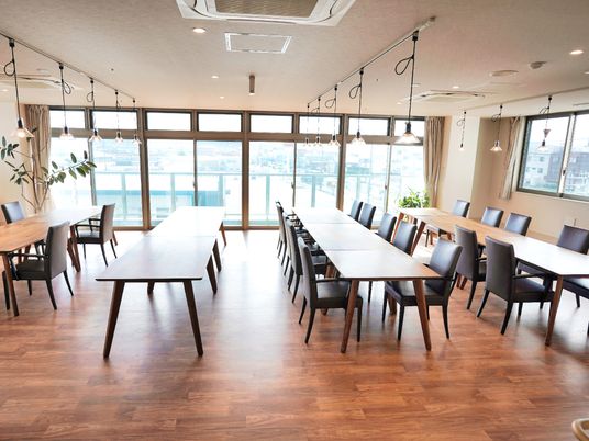 広々としたダイニングルーム