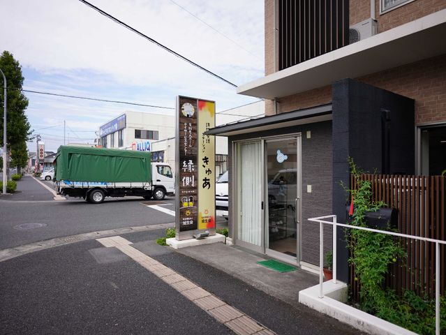 都市型施設のエントランス