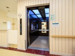清潔なエレベーターホール