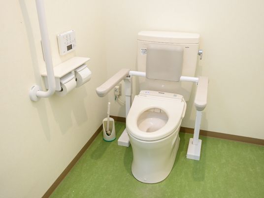 手すり付きトイレ設備