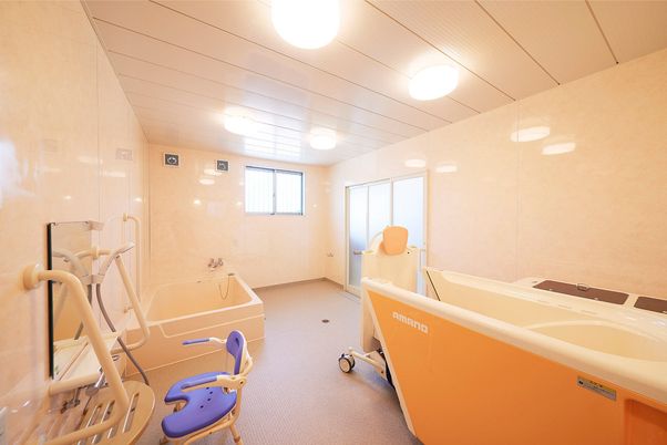 明るい浴室の一角