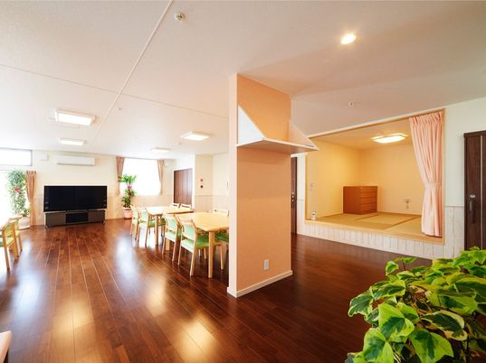 広々とした明るい共有スペース