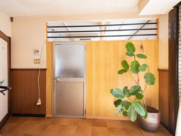 暖かみのあるエントランス