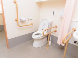 手すり付き洋式トイレ