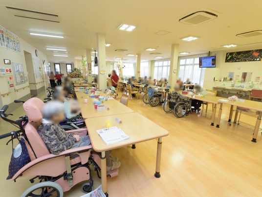 明るいダイニングスペース