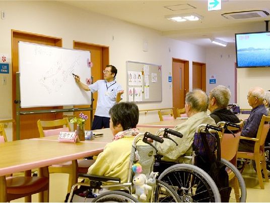 活動中の多目的室