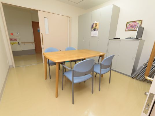 会議室テーブルとイス