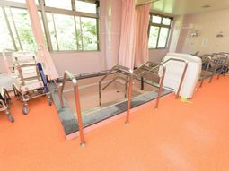 手すり付き洗面所