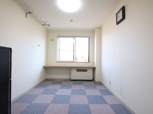 シンプルな居室の空間