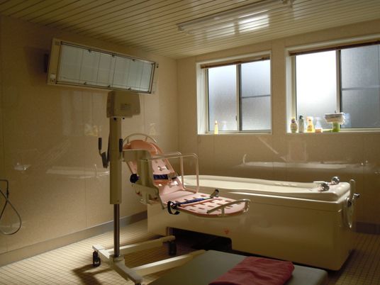 自然光が入る浴室