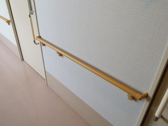 手すり付きの廊下