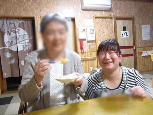 人々の交流ダイニング
