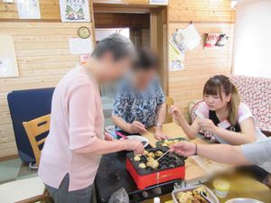 タコ焼き作りの風景