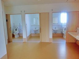 広々明るい洗面所