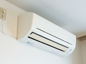 壁掛け型のエアコン