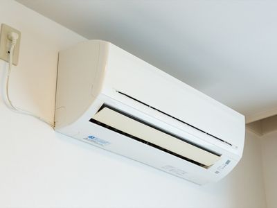 壁掛け型のエアコン