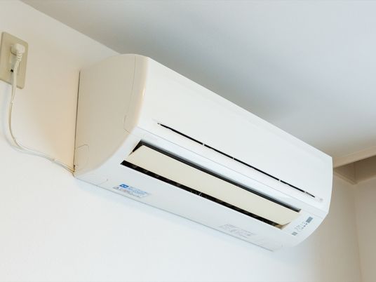 壁掛け型のエアコン