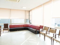 待合室のソファと椅子