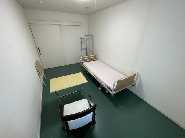 居心地の良い居室 居室 必要最小限の家具が整えられた居室です。安らぎのひとときを過ごせるよう配慮されています。