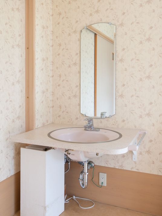 壁掛けミラー付き洗面台