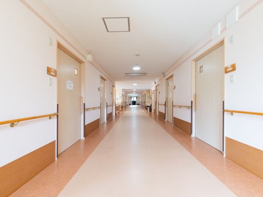 明るい清潔な廊下