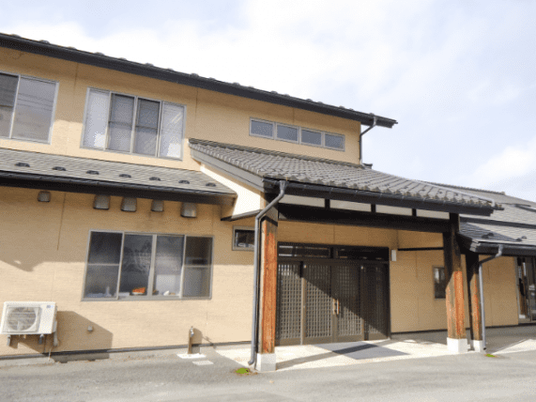 和風の玄関外観です  
