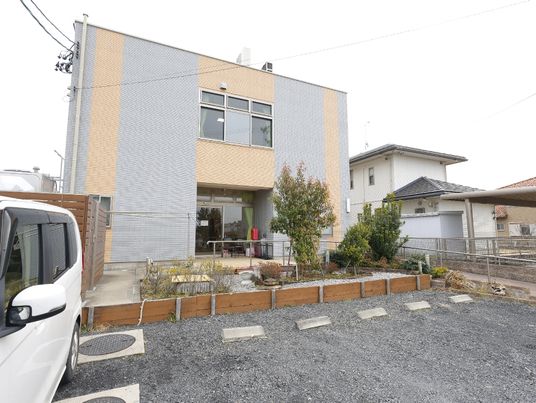 モダンな建物外観