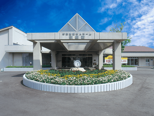 施設の正面玄関  